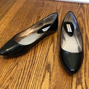 Steve Madden black flats- size 8M